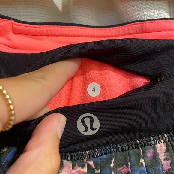 Lululemon pleated skirt - Picture 3 of 3